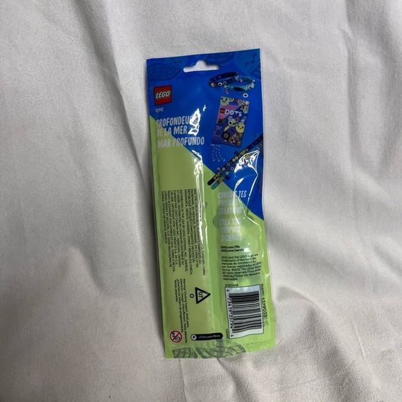 LEGO DOTS: Into the Deep Bracelets with Charms (41942) - Picture 2 of 2